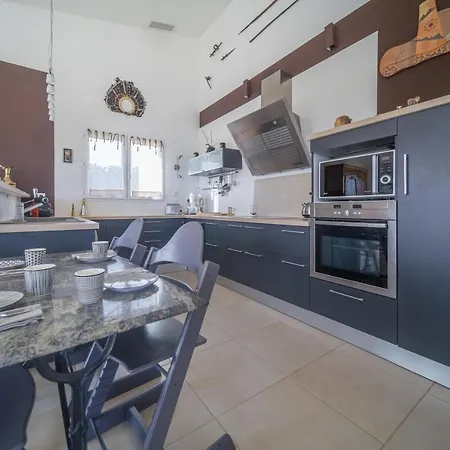 Le Clos Du Barrau Hébergement de vacances Villemoustaussou